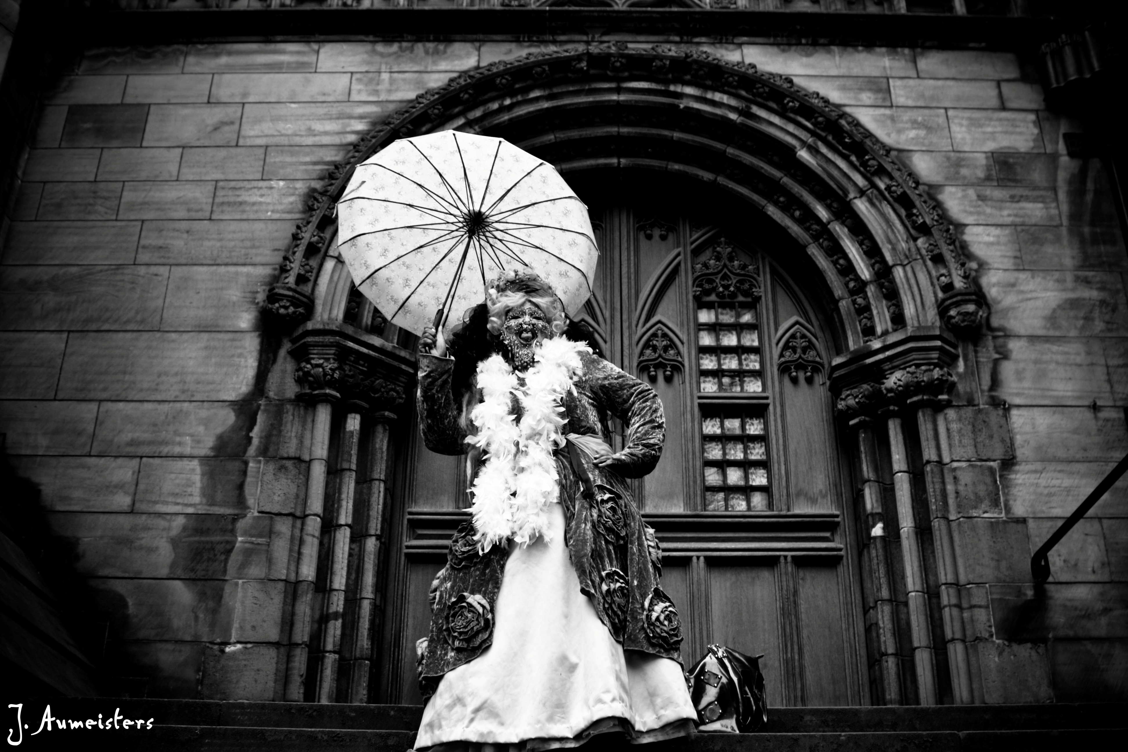 Photo of street performer by Janis Aumeisters